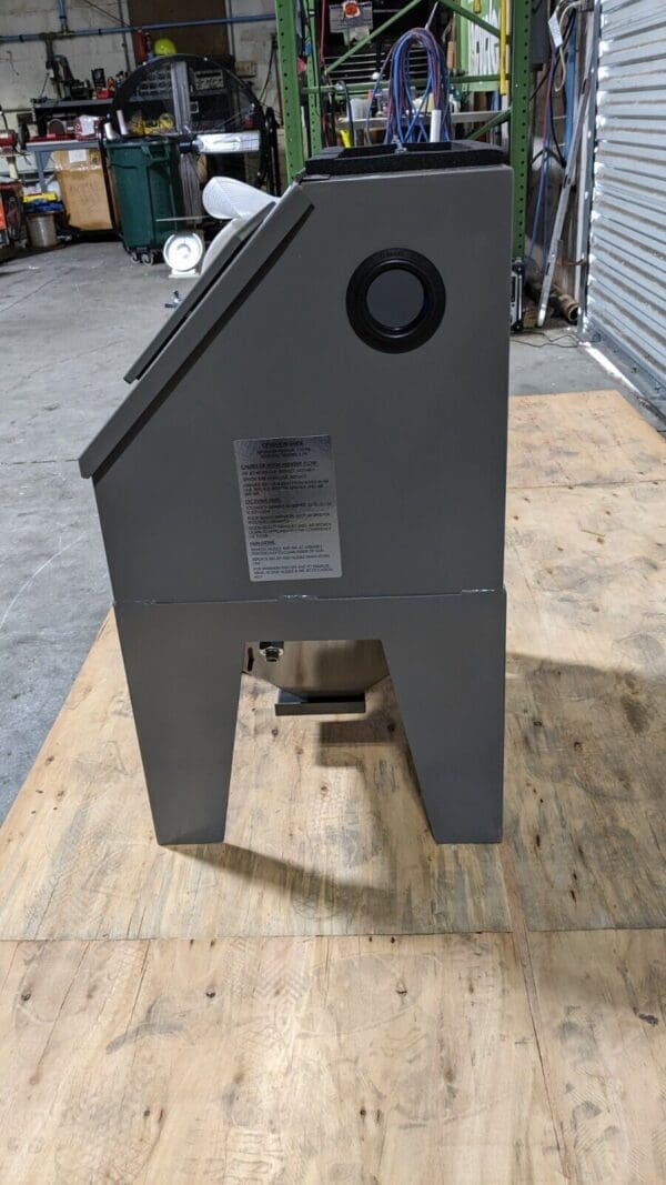 Econoline Mini Bench Sand Blast Cabinet 12″ CFM at 80 PSI 101691R-A Incomplete