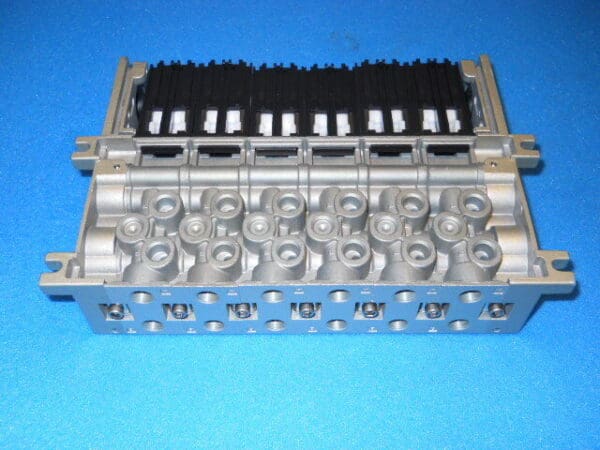 SMC Solenoid Valve Manifold 6-Station 4-Way Pilot Operated #NVV5FS2-01T1-06