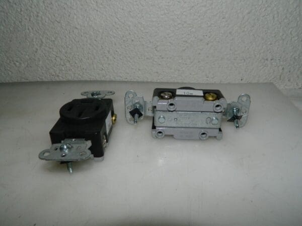 Pass & Seymour Flush Receptacle 2 Pack Ungrounded 120/208 VAC 20 Amp 3822