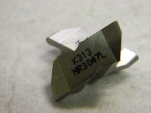 Kennametal 3047NR Cutting Width Carbide Grooving Insert QTY 5 1113225