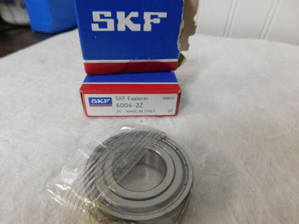 SKF Double Shield Deep Groove Radial Ball Bearing 20mm BD QTY 2 6004 2ZJEM