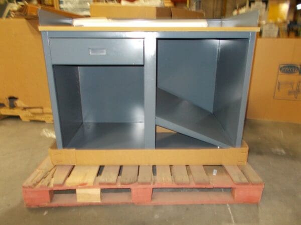 600 Lb Capacity, 2 Shelf, 1 Drawer, 1 Door Mobile Workbench MB301