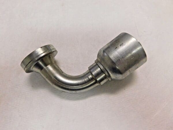 Parker Hose Adapter 3/4" Hose x 3/4" SAE Code 62 Flange Head 90º L16N71-12-12