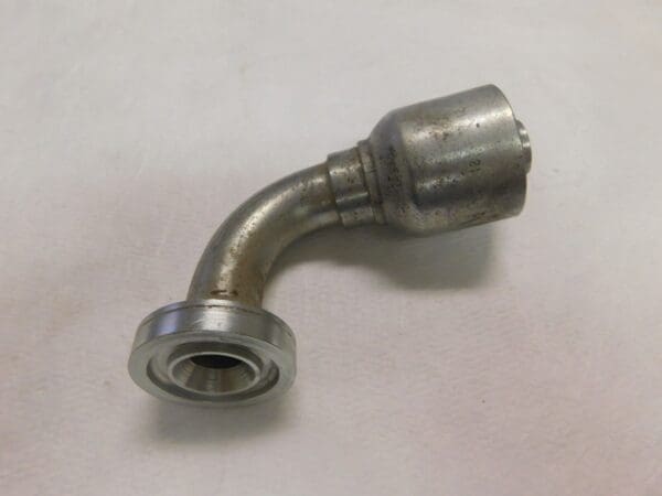 Parker Hose Adapter 3/4" Hose x 3/4" SAE Code 62 Flange Head 90º L16N71-12-12