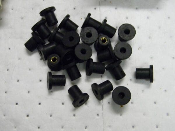 Rivet King Rubber Insulated Rivet Nut Chloroprene QTY 25 JF-1027/P25