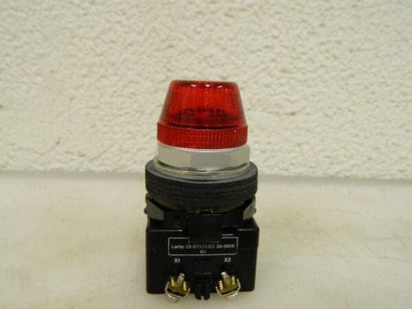 Eaton Cutler-Hammer 30-1/2mm Mount Hole Pushbutton Switch HT8HBRT2