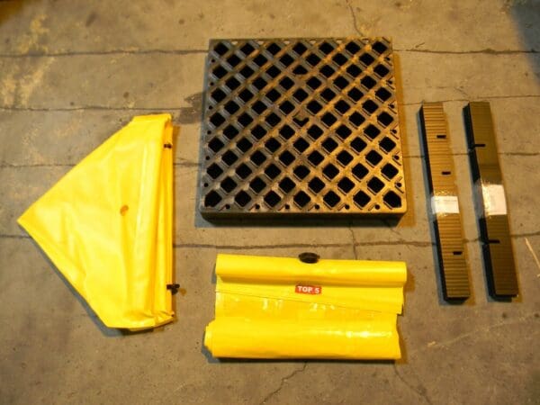 UltraTech Low Profile Spill Deck 1-Drum Flexible Bladder System 1360