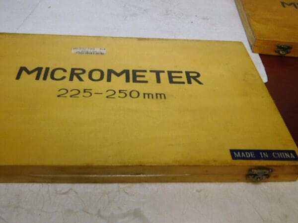 Professional Mechanical Outside Vernier Micrometer 225mm-250mm Range 601-4250