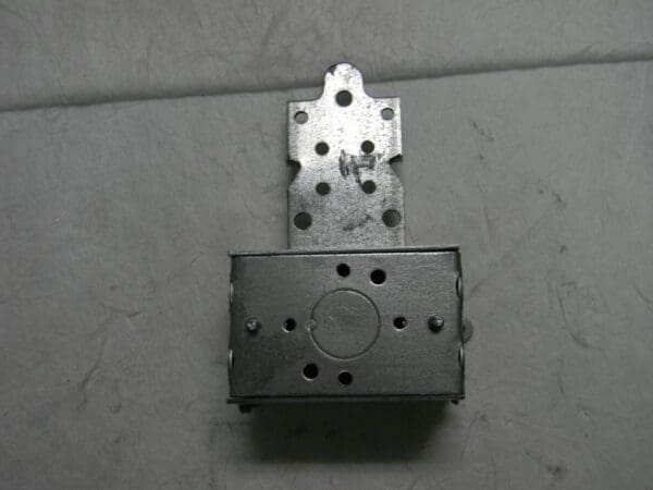 Cooper Crouse-Hinds 1/2" KO 1/2" F Bracket Switch box QTY 5 TP123