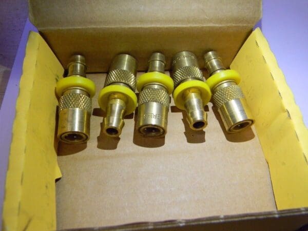 Parker Non-valved Moldmate Hydraulic Couplers 3/8 Push-Lok Qty 5 PC206-BP