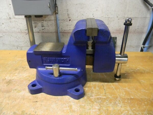 Gibraltar Combination Bench Vise w/ Swivel Base & Pipe Jaws 6" Jaw Width