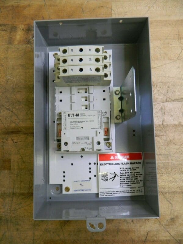 Eaton Non-Combo NEMA6 Electrically Held Lighting Contactor 120V