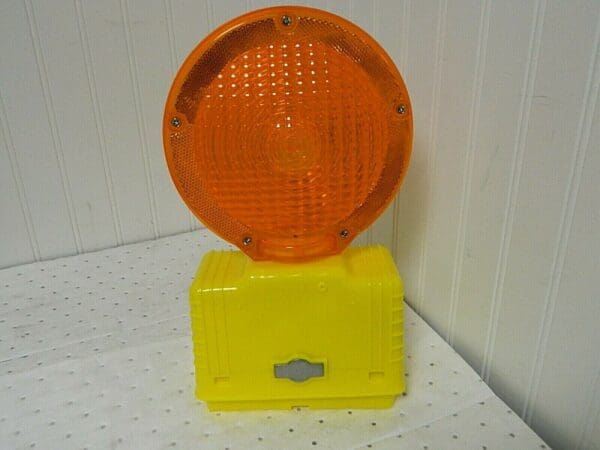 PRO-SAFE 10-1/2" Barricade Light 1.3 Lb Yellow Case & Amber Lens Qty 10 1EKT9