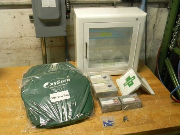 Oxysure Emergency Oxygen Display Case w/ Pulse Oximeters and Thermal Bags 615-05