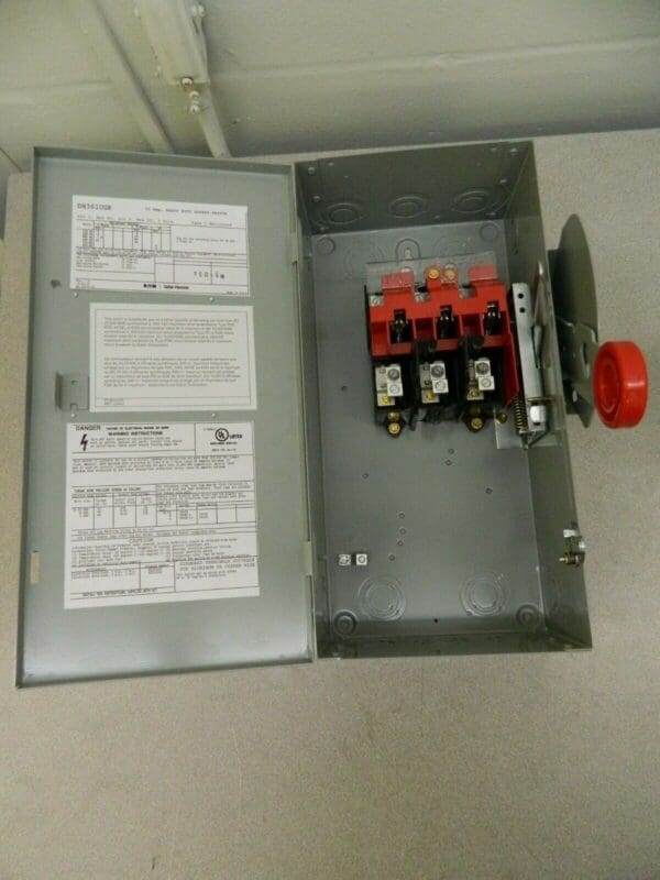 Eaton Cutler-Hammer Nonfused Safety Switch 30 Amp 250 VDC DH361UGK