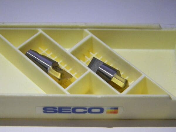 Seco Seco MM10 MD04 Grade F30M Carbide End Milling Tip Insert QTY 2 83588