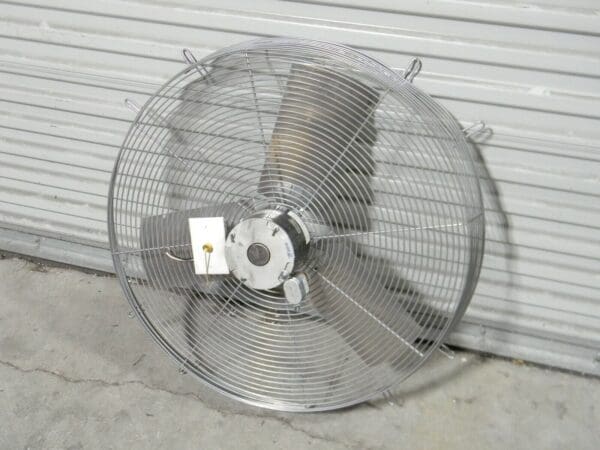 TPI 30" Commercial Direct Drive Exhaust Fan 2-Speed 1/4 HP 120v CE 30-DS Damaged