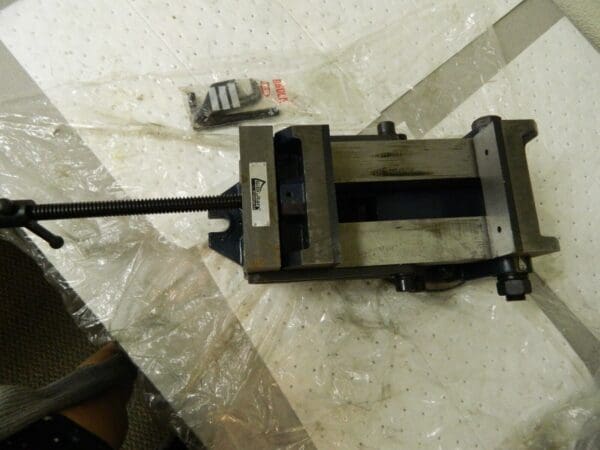 Gibraltar Swivel Machine Vise 6" Wide Jaw 6" Opening Cap 70038161 DAMAGED