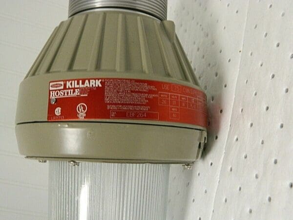 Hubbell Killark Hazardous Location Fluorescent Fixture 277 VAC 26W EBF264