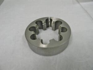 Pro-Grade Adjustable Rd Special Thread Split Die 2-1/8"-8 HSS 2-1/2" OD 03948601