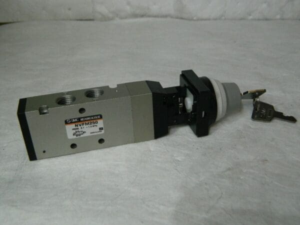 SMC PNEUMATICS 1.00 CV Rate, 1/4" NPT Inlet Mechanical Valve