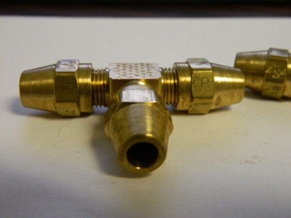 Parker 1/4" Tube OD Brass Compression Tube Union Tee QTY 2. 264AB-4