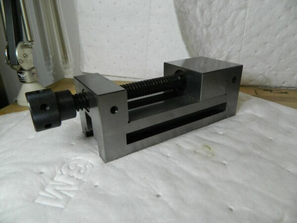 Interstate Toolmaker's Vise 3-7/8" W 4-3/4" Opening Cap. 1-9/16" H 428-9040