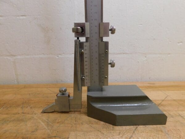 Vernier Height Gage 0 to 12" Measurement 0.001" Graduation 622-8512