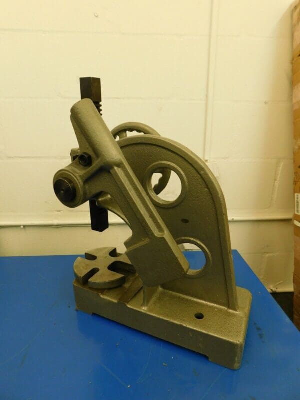 Interstate 2 Ton Manual Arbor Press 1-1/4" Ram INCOMPLETE