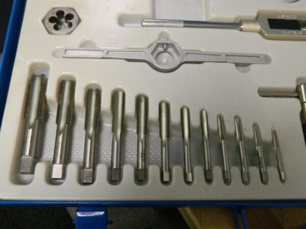 Interstate Tap and Die Set 1/8-44-3/4-16 Tap 1/8-44-3/4-16 Die UNF 03959160