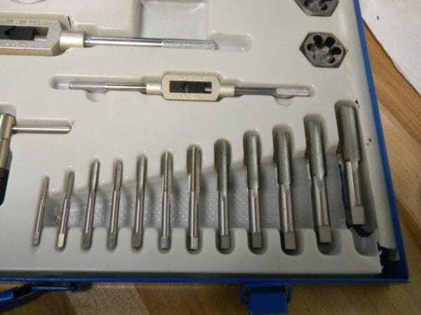 Interstate Tap and Die Set 1/8-44-3/4-16 Tap 1/8-44-3/4-16 Die UNF 03959160