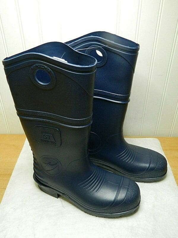 Dunlop Protective Footwear Unisex 6, (Women's Size 4) Steel Toe PVC Knee Boot