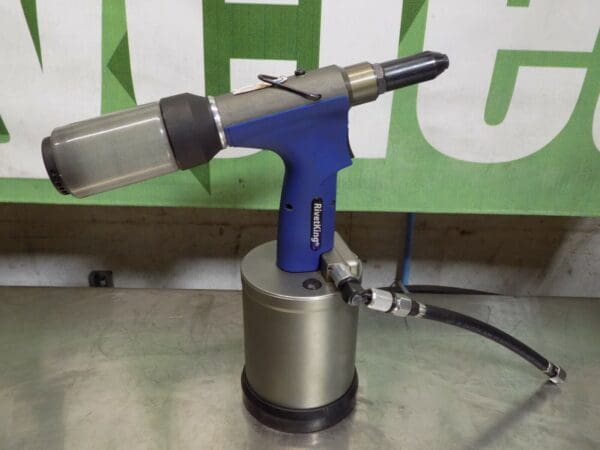 Rivet King Pneumatic Rivet Tool 1" Stroke 3400 lb Pull Force RK-8000LS Defective