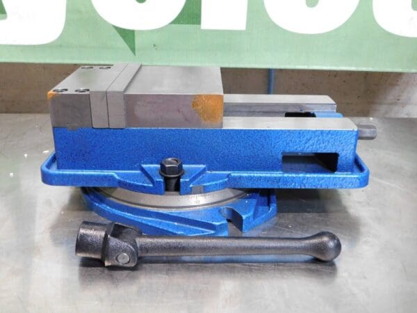 Pro-Grade 6″ Opening 6″ Manual Horizontal Swivel Precision Machine Vise 428-7261