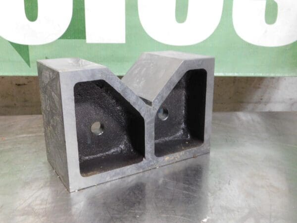 Groz Single Cast Iron V-Block 5″ Max Cap 90° Angle VB/C/10