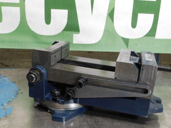 Gibraltar 6″ Opening 6″ Manual Angle Swivel Machine Vise 428-72022 DAMAGE