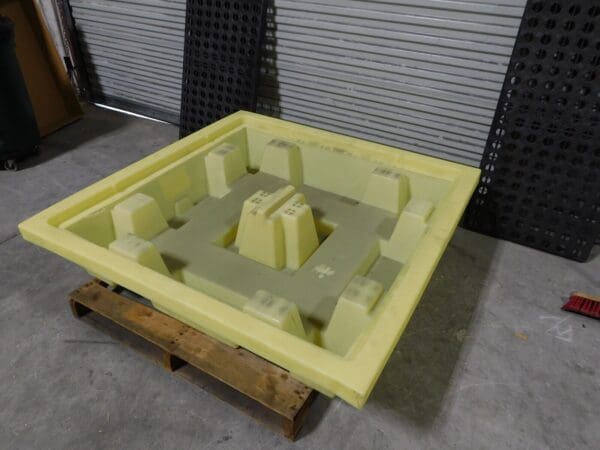 Enpac 4 Drum Plastic Spill Deck 66 Gal Sump 6,000 Lb Cap 5400-YE DAMAGE