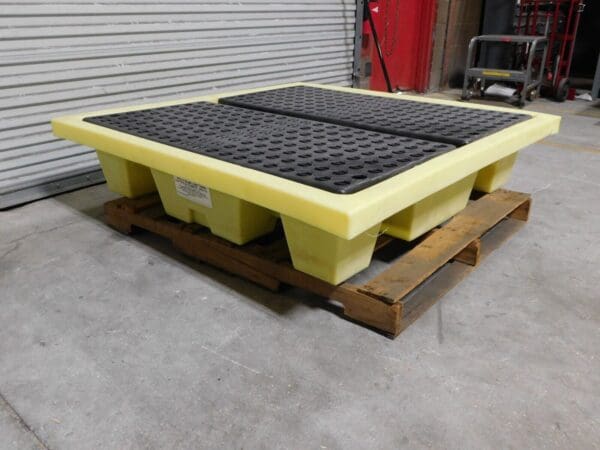 Enpac 4 Drum Plastic Spill Deck 66 Gal Sump 6,000 Lb Cap 5400-YE DAMAGE