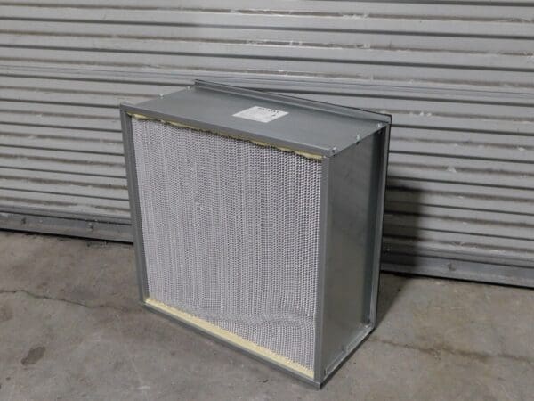 Koch HEPA Air Filter 99.97% Efficiency 24″ H x 24″ W 11-1/2″ D H66A2X1 DAMAGE