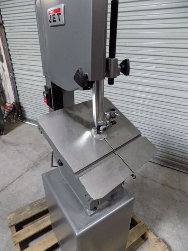 Jet 14 Metal / Wood Vertical Bandsaw 1 HP 115/230v 1 Ph. J-8201K Damaged