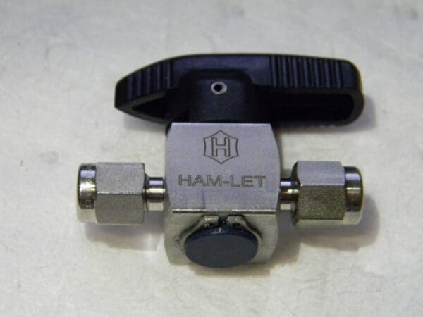 Ham-Let 1/8" Pipe 3,000 psi One Way Instrumentation Plug Valve 3208513