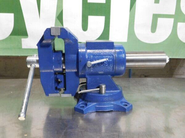 Yost Vises Bench and Pipe Combo Vise 5-1/8″ Jaw Width 56432