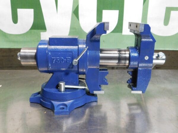 Yost Vises Bench and Pipe Combo Vise 5-1/8″ Jaw Width 56432