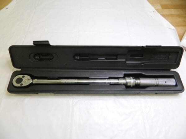 PRO-SOURCE 1/2″ Drive Micrometer Torque Wrench 20″ OAL PRO-SARO150-FT DAMAGED