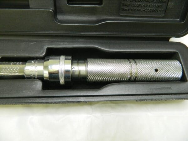 PRO-SOURCE 1/2″ Drive Micrometer Torque Wrench 20″ OAL PRO-SARO150-FT DAMAGED