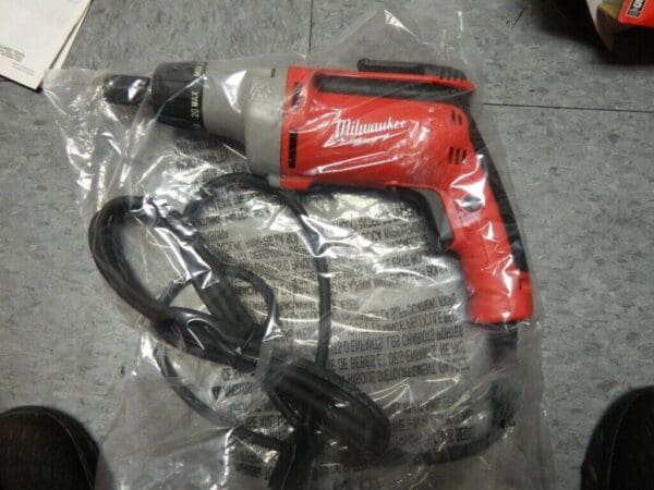 Milwaukee PistolGrip Handle 2,500 RPM 10 - 140 In/Lb Torque Electric Screwdriver