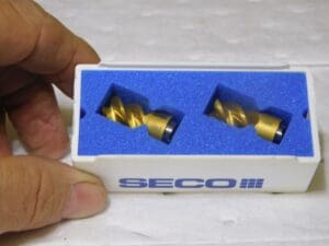 Seco Carbide Milling Tip Insert MP12-12014R16Z4-E03 Grade-F40M 4Fl Qty-2 52033