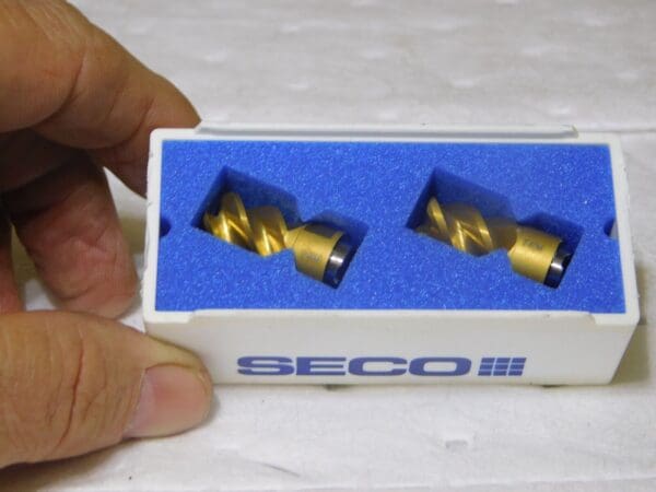 Seco Carbide Milling Tip Insert MP12-12014R16Z4-E03 Grade-F40M 4Fl Qty-2 52033