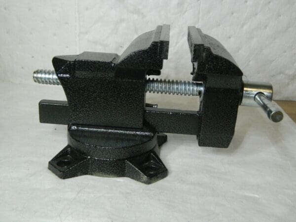 Bessey Tools 4-1/2" Light Duty Workshop Bench Vise w Swivel Base BV-HW45