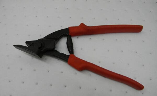 H.K. PORTER 9″ OAL, 7/16″ Capacity, Strap Cutter used 0990T